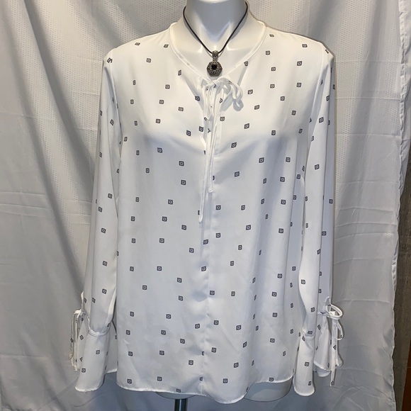 Forever 21 Tops - Forever 21 long sleeved blouse